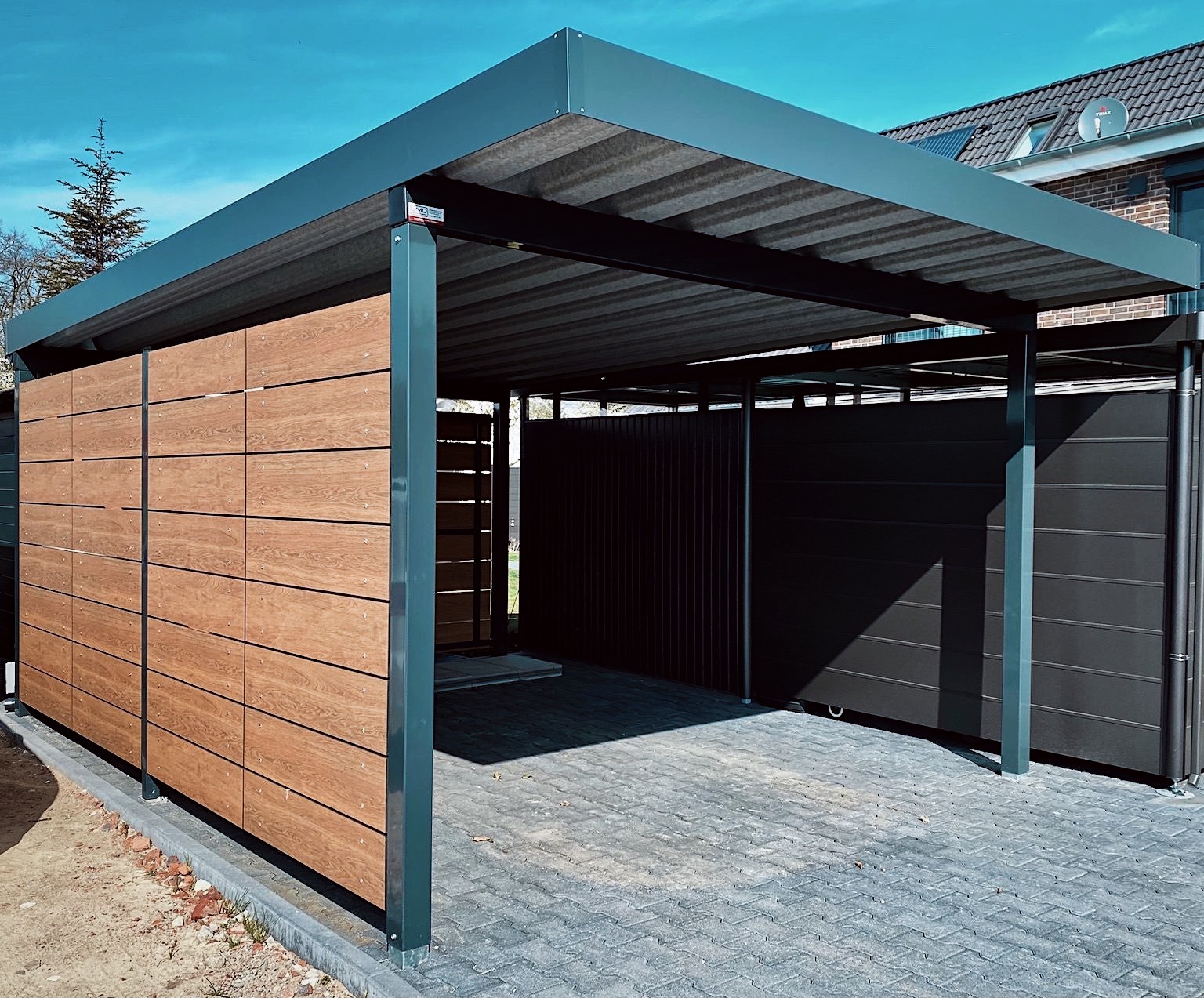 So erweitern Sie Ihren Carport aus Metall mit zusätzlichem Stauraum