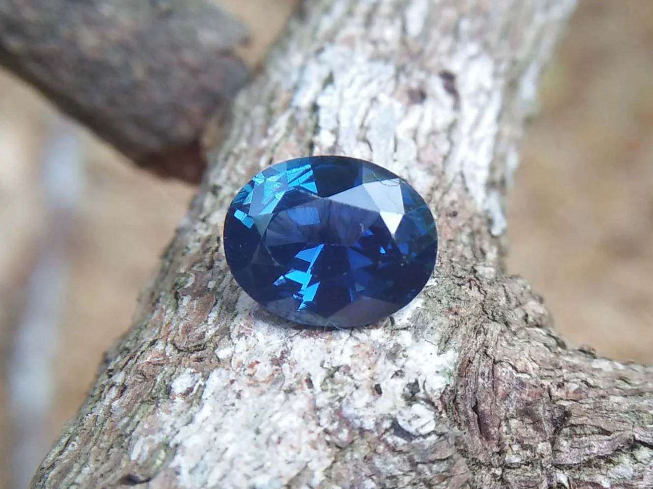 Die Geschichte und Bedeutung der blauen Saphire