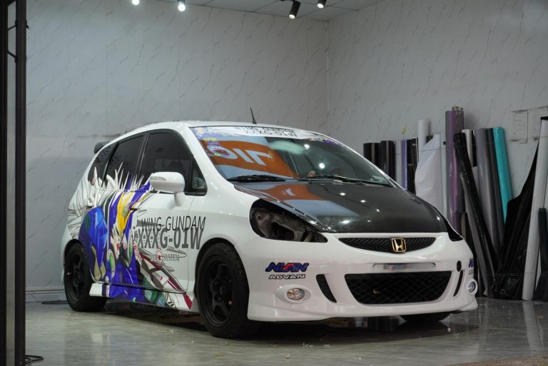 Gundam wing car wrap (1)